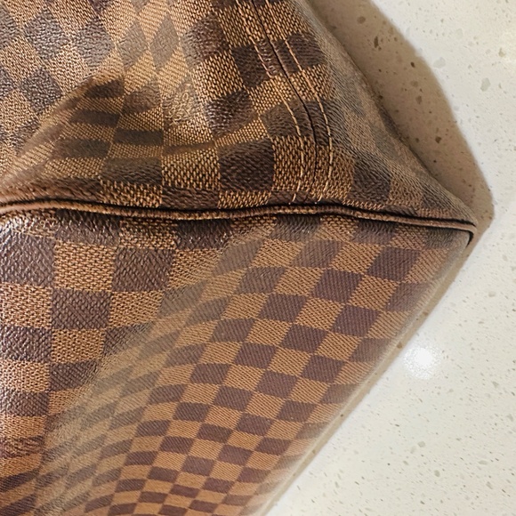 Louis Vuitton Neverfull Bag - Picture 2 of 10